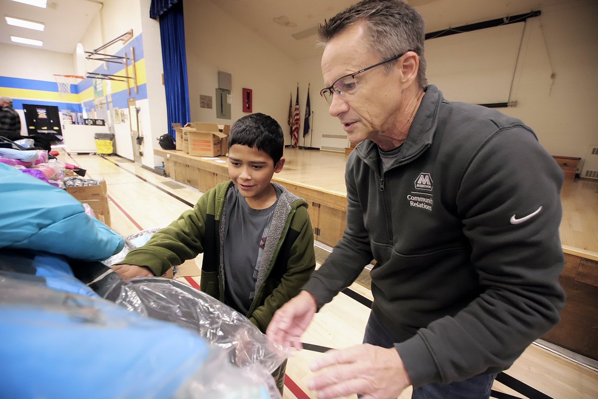 lammyslowdown's tweet image. Scenes from @OperationWarm and @MarathonPetroCo collaboration Thursday to provide coats to children in #FortHall #idaho

@IdahoStateJ