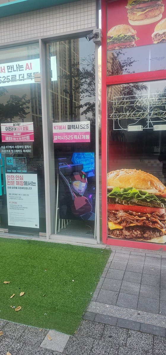 지나가다가 깜짝놀랐네 길에서 자만추 했어요