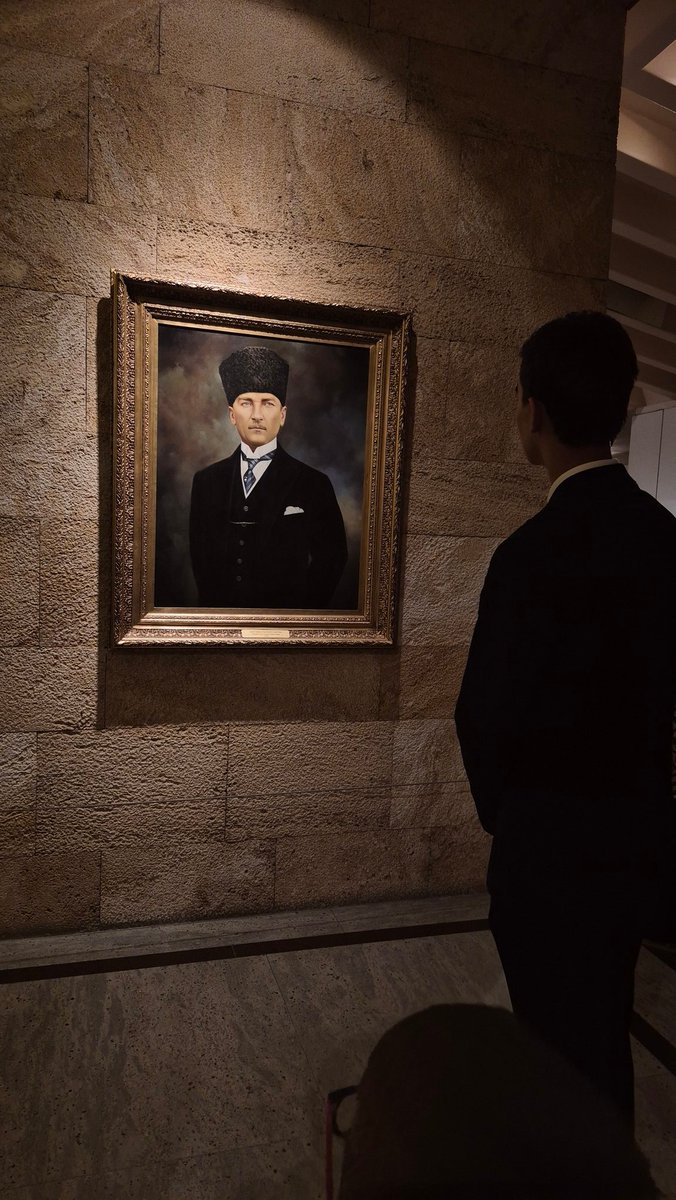 Günde 5 defa duyduğumuz ezan sesini #10Kasım’da duyduğumuz siren sesine borçluyuz. 

Mustafa Kemal Atatürk’ü Saygı, özlem ve rahmetle anıyoruz...