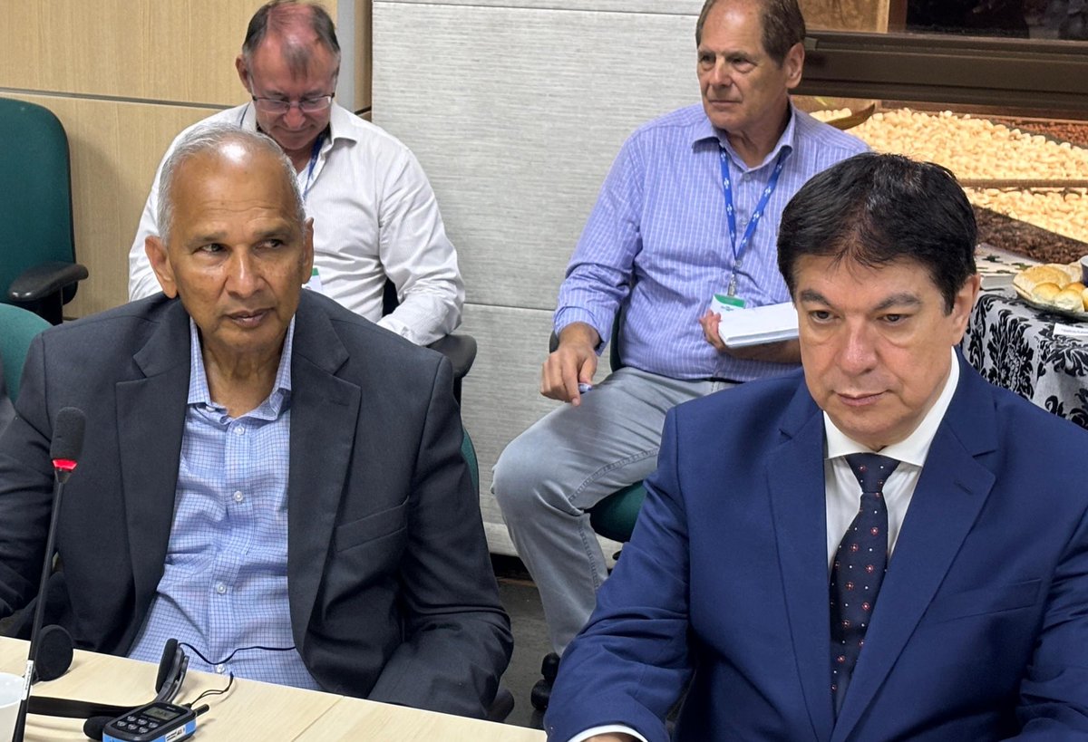 BlogdoCaioRocha's tweet image. Quero cumprimentar e saudar o eng. agrôn. @MIbrahimIICA , natural da Guiana, eleito para assumir a Direção-Geral do #IICA em 15/01.
Sua escolha representa a confiança dos 34 países das Américas em sua trajetória, competência técnica e compromisso c/ o des. agrícola sustentável.