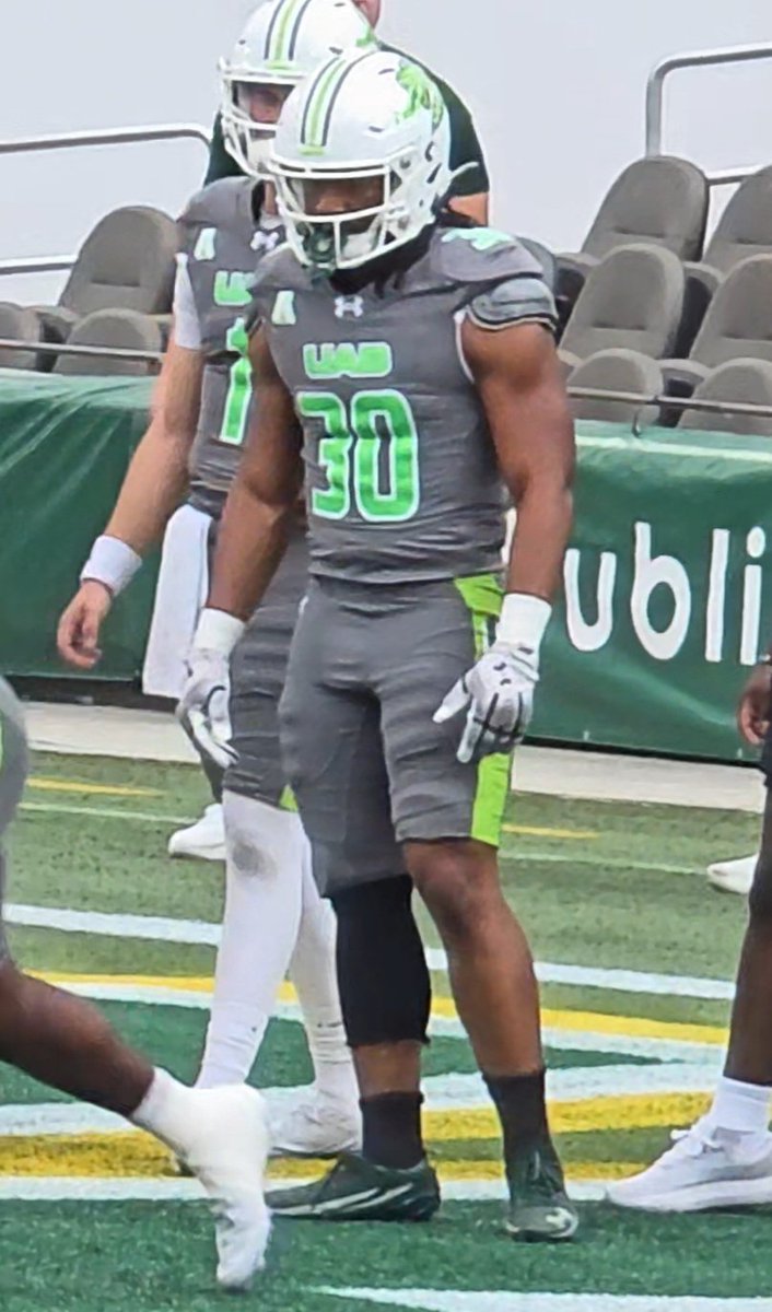 Amari_Brundidge's tweet image. Tough loss but EFEL. Love my state, Love my City, Love my School, I love where I came from, Ensley. Thank yall for always supporting us even in the tough times. And those that are asking and waiting, you won't be disappointed. Timing is everything. Hope to see everyone soon!