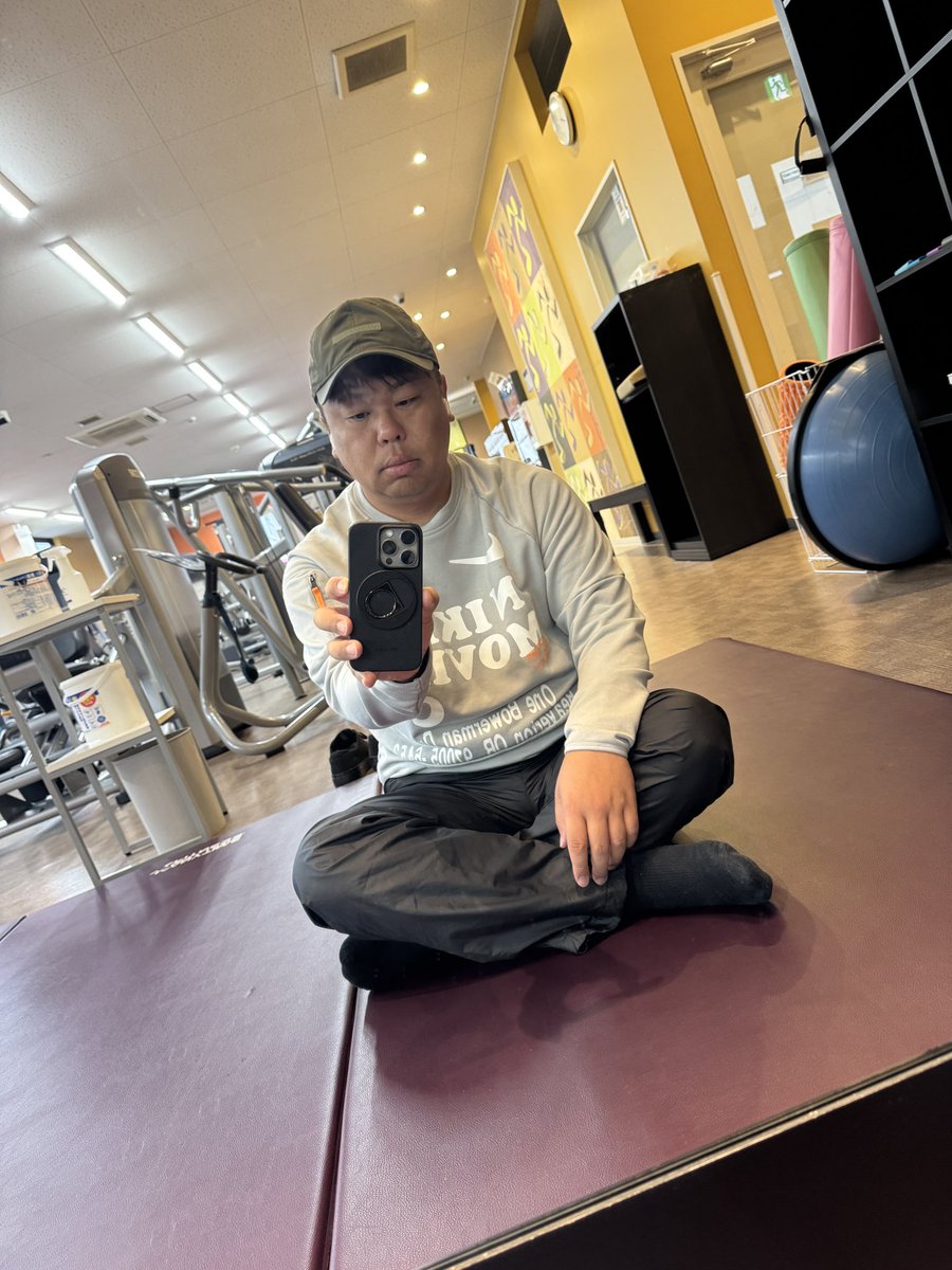 今日大阪は雨なので、
ジムでストレッチとトレッドミルで朝活