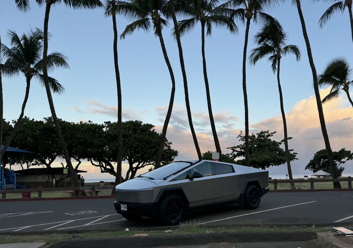 bvTechie's tweet photo. Cybertruck... even on Maui. https://t.co/QZ5NrG4tta