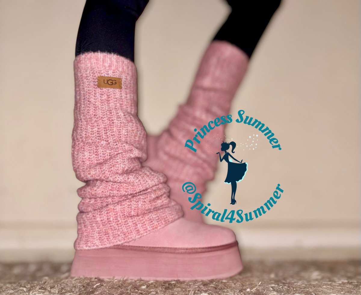 1st cozy fit &amp; they're as comfy as I pictured them to be! 😇

The leg warmer and boot are separate too so I can wear the boot alone w sweats! 😍

I'm in love &amp; my Ugg obsessed simps are surely gonna love these! 🤭🔥