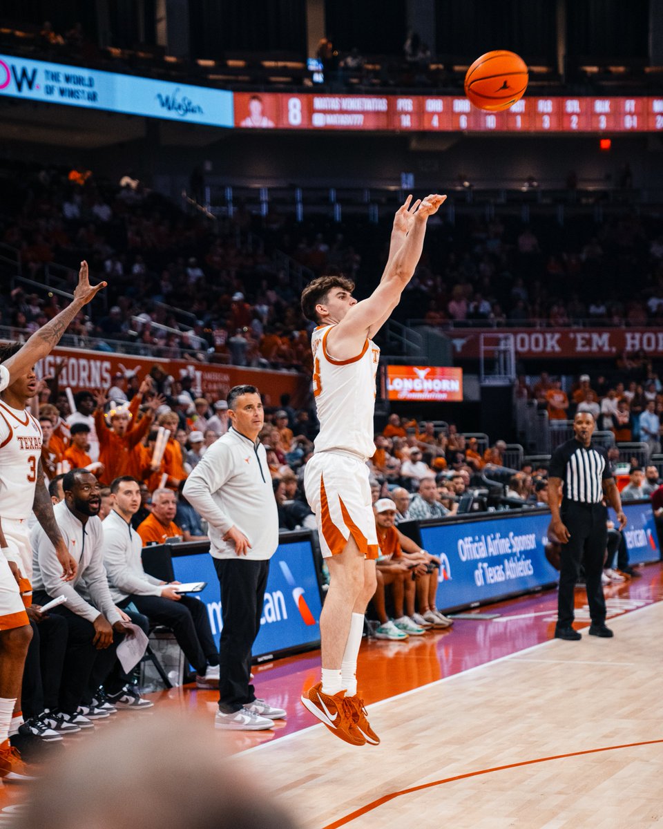 TexasMBB's tweet image. that guy 🤘

#HookEm