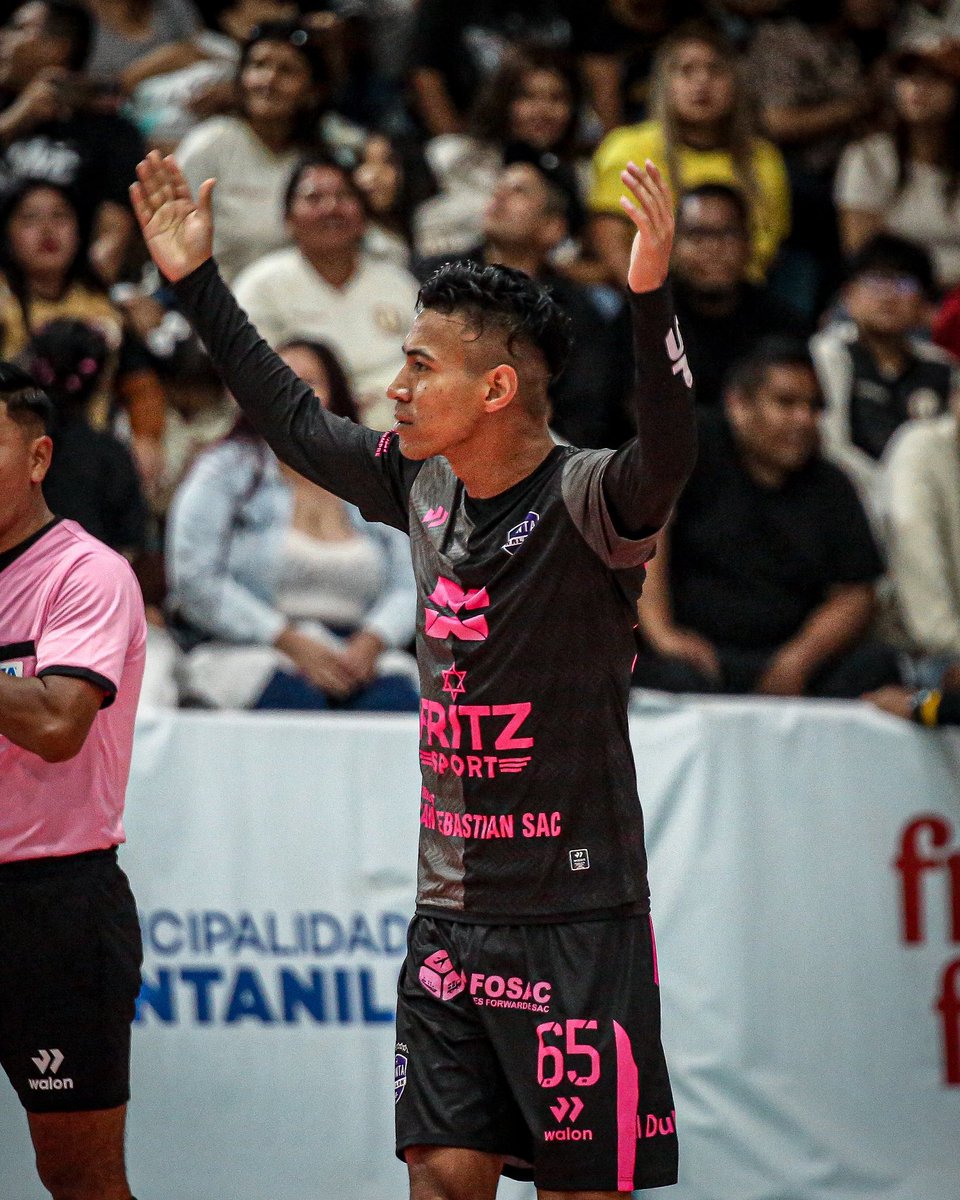 FutsalPro_FPF's tweet photo. ⚽️ ¡𝗚𝗼𝗹 𝗱𝗲 𝗣𝗮𝗻𝘁𝗮 𝗪𝗮𝗹𝗼𝗻! 🩷

Empata el partido 1–1 ante Universitario en la gran final del #FutsalPro 🏆🔥

#FutsalPeru https://t.co/pUe38asfJL