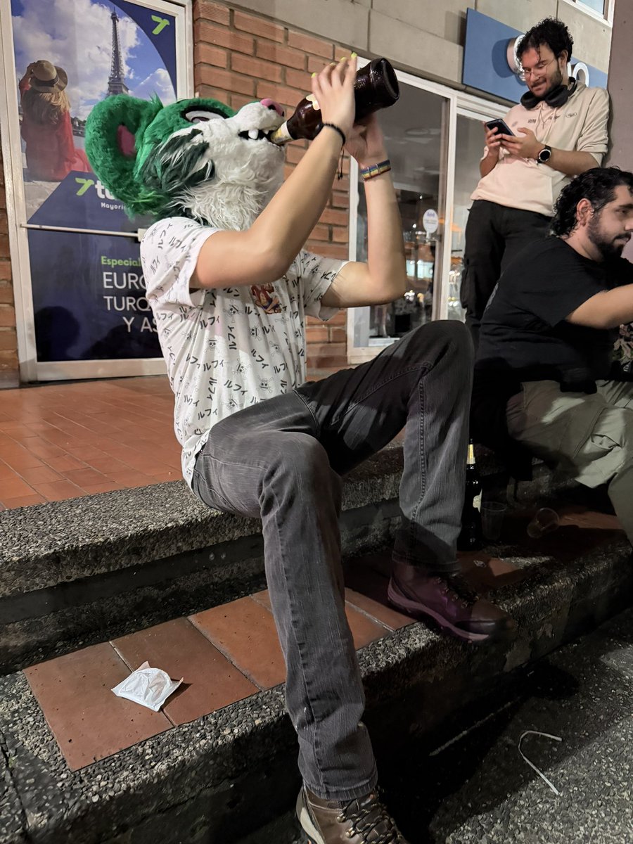 Some photos from last halloween, forgot we took this ones, I steal a friends cane and play to be an old grumpy tiger 🐯

<a href="/LinesCold/">Cold_Lines</a> 🐲 helped me cross the road (?)

📷 <a href="/itsminosNSFW/">@itsminosart.bsky.social.</a> 

#fursuitFriday #furry #fursuit