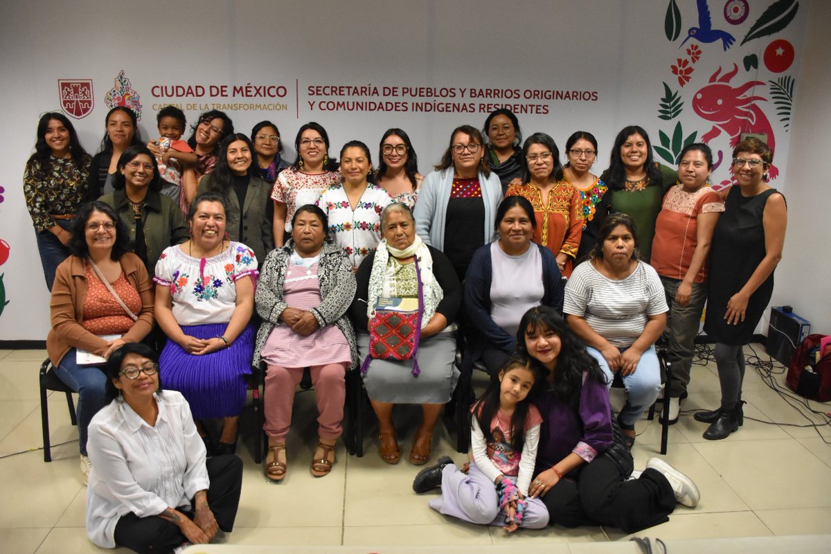 SEPICDMX's tweet photo. Se tuvo un diálogo con las compañeras de Conami sobre la Recomendación General 39 de la CEDAW que permite reconocer  las formas específicas, interseccionales y agravadas de discriminación que enfrentan  las mujeres y las niñas indígenas debido a su condición de mujer e identidad. https://t.co/Jh2IWF6PAI