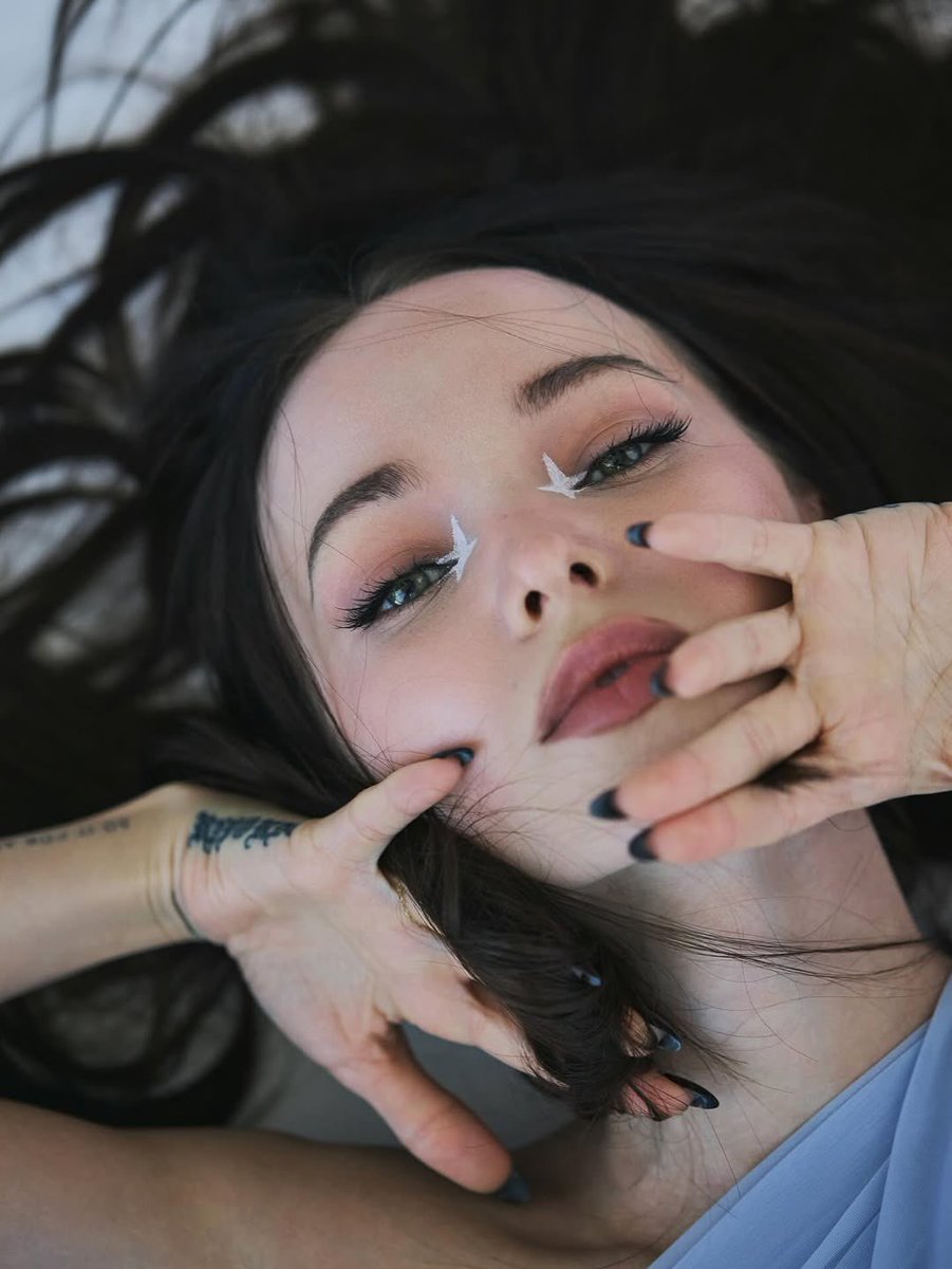 Dove Cameron Charts tweet media