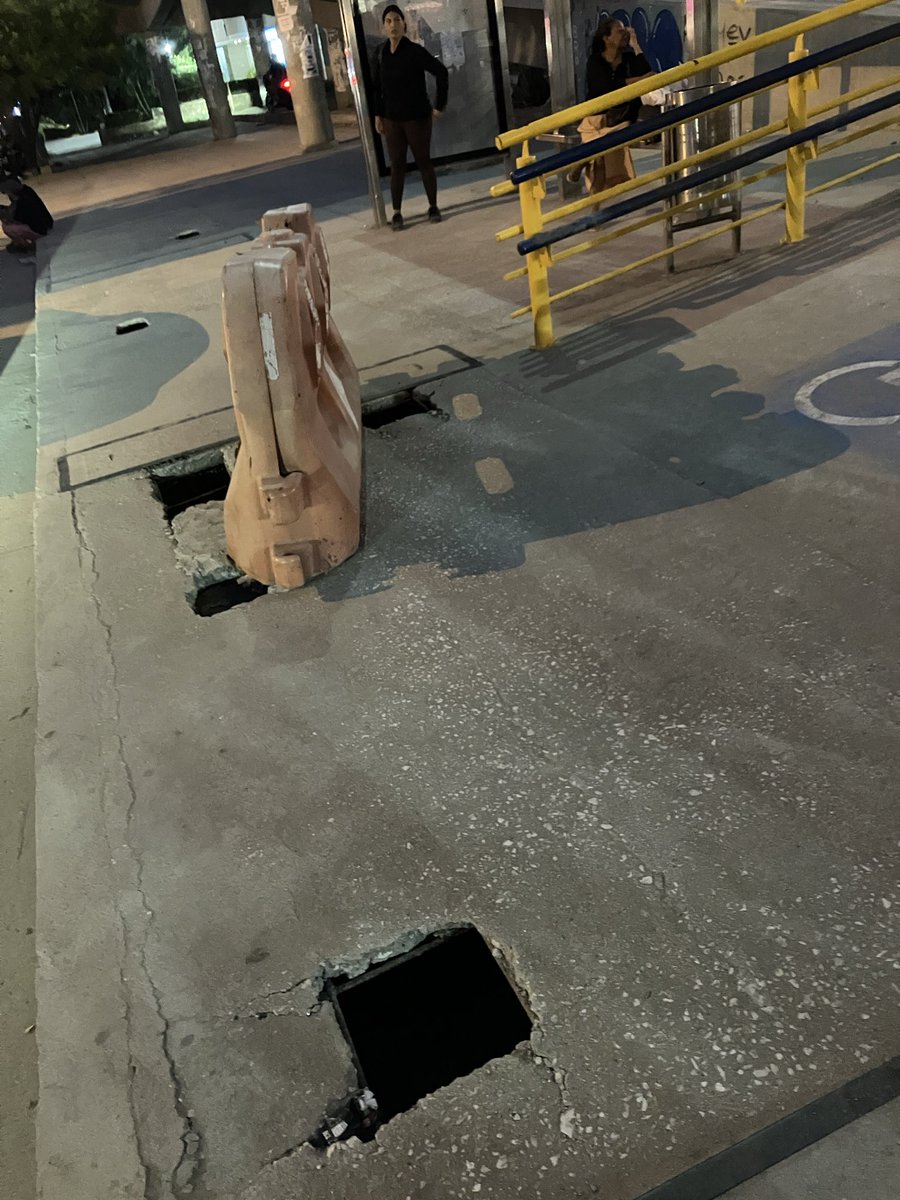 earp58's tweet photo. @SantaMartaDTCH @CarlosPinedoC El puente peatonal del Irotama con tramos para turistas y discapacitados … proyección … https://t.co/bFZRDIY6r5