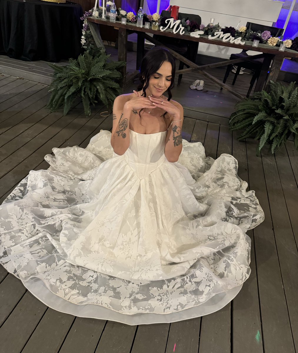 feefgod's tweet photo. couldn’t have imagined i would ever reach the level of happiness i experienced just 2 days ago. November 6th, 2025 will be stuck in my mind forever. i got married to the love of my life with all of the most important people right beside me. how is any of this real. https://t.co/8QxzDKAQM5