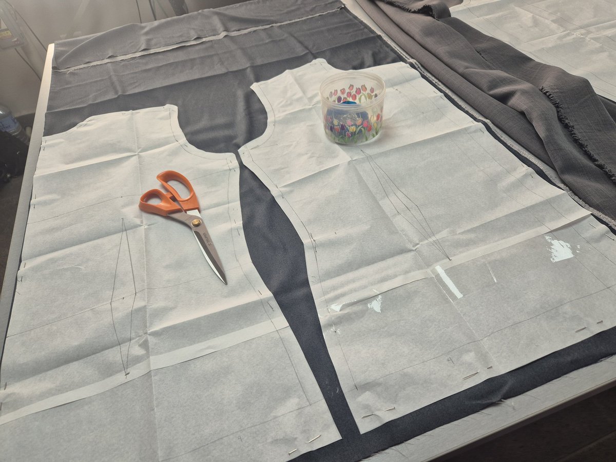 Hoy tocó corte :D

(Y regañiza por no traer mi tarea 😅)