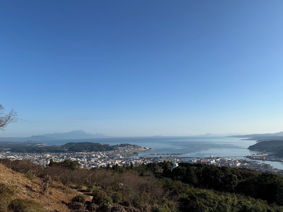 昨日の快晴が嘘のように、今朝は雨☔
どしゃぶりに近いので、あさんぽはお休みします。

今日で結婚40年。
ルビー婚式というそうです。
お互い元気でニコニコできてることが、一番の幸せですね。

写真は昨日の清掃活動開始前に撮ったものです

今日も良い1日を♪