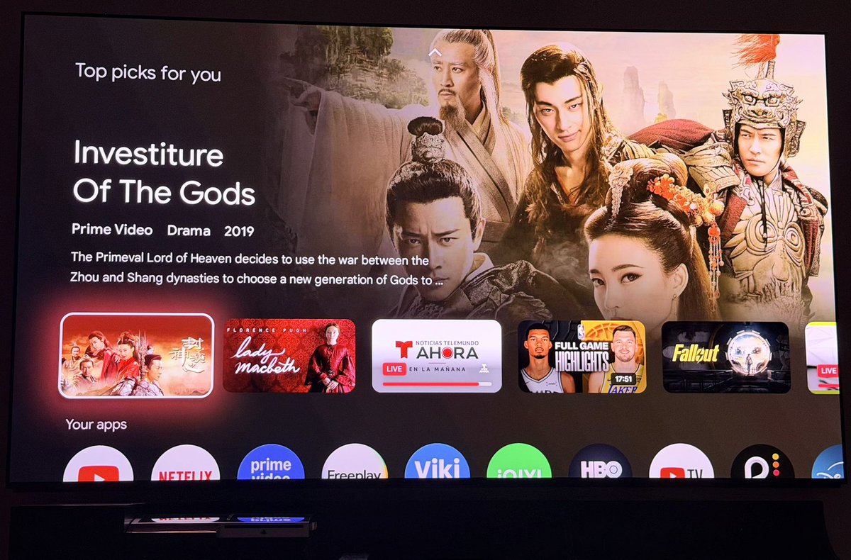 Seems like the person who understands me the most is actually my TV.  A few days go its top pick for me was 《Investiture of the Gods》 and today its top pick for me is 《Blossom in the Heart》🤭

✨💚✨
————
#DengLun #邓伦 #鄧倫 #AllenDeng #ĐặngLuân #DengLunInternational