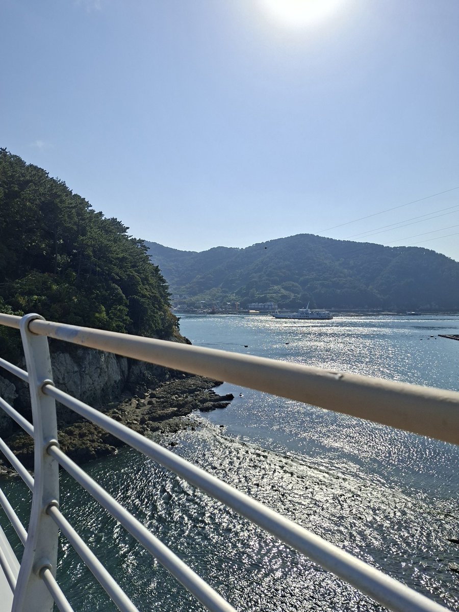 우도와 반하도를 연결하는 인도교
#통영애온나 #통영 #우도반하도 #통영여행
#인도교 #통영가볼만한곳