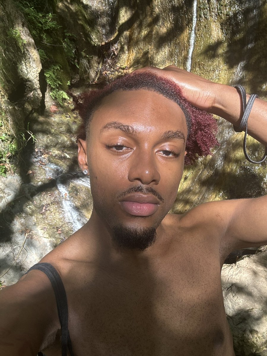 goldeneli_'s tweet photo. went on a hike 🥾🍃💫 https://t.co/RQKinH0Mgq