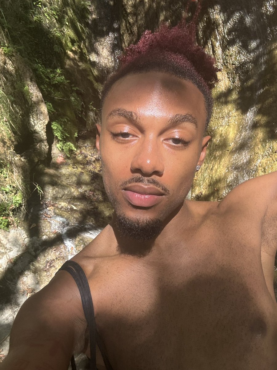 goldeneli_'s tweet photo. went on a hike 🥾🍃💫 https://t.co/RQKinH0Mgq