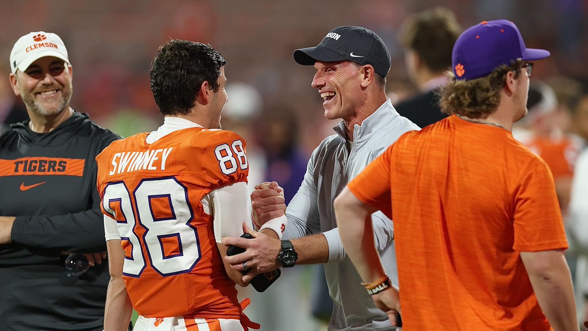 Brent Venables is in the building tonight.

<a href="/ClemsonTigerNet/">TigerNet.com</a>