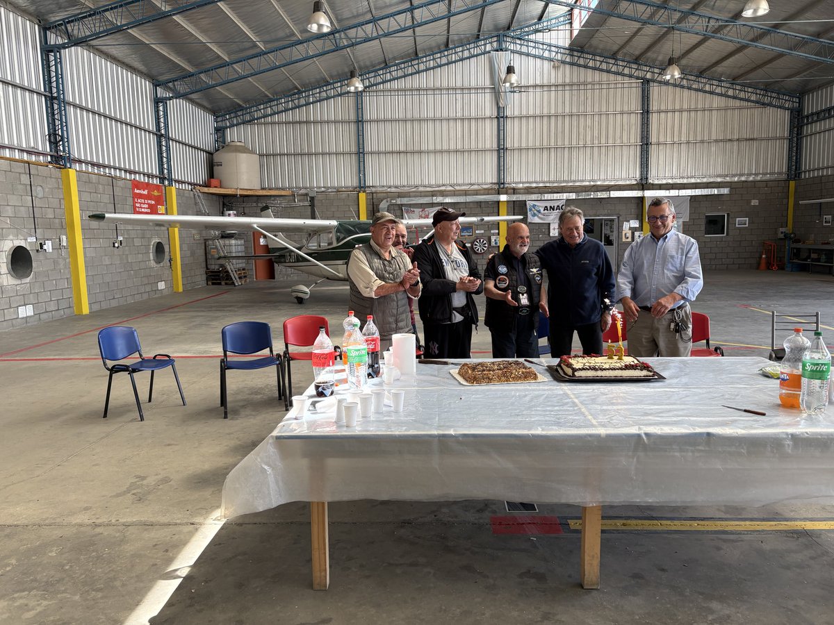Feliz Aniversario número 53 del Aeroclub Lago Argentino!
Gracias a todos los que vinieron a acompañarnos en el festejo!
<a href="/gabrielzubim/">Rompehuesos!!</a>
#aeroclubes : Comodoro, Río Grande, Perito Moreno, El Chalten, Río Gallegos y Piedrabuena