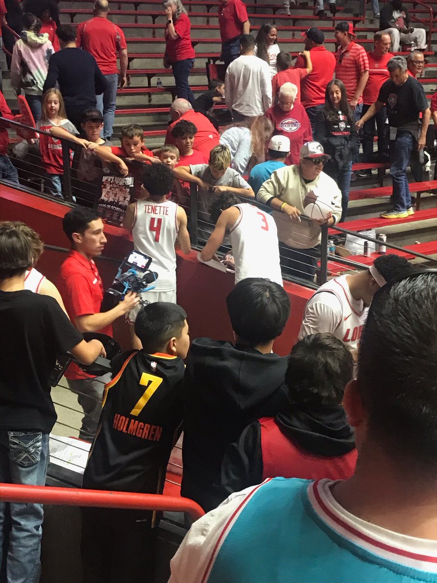TMACABQ's tweet photo. Love seeing this after the game!! https://t.co/WUINzPycOi