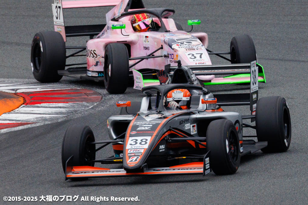 MSP_PiPi_san's tweet image. 昨日はKYOJO CUP Rd.5 Sprint観戦

9番グリッドから5位に躍進した佐藤こころ選手

今日は更なる飛躍を期待！