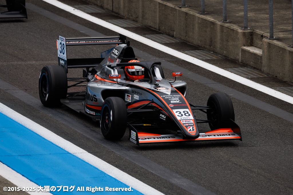 MSP_PiPi_san's tweet image. 昨日はKYOJO CUP Rd.5 Sprint観戦

9番グリッドから5位に躍進した佐藤こころ選手

今日は更なる飛躍を期待！