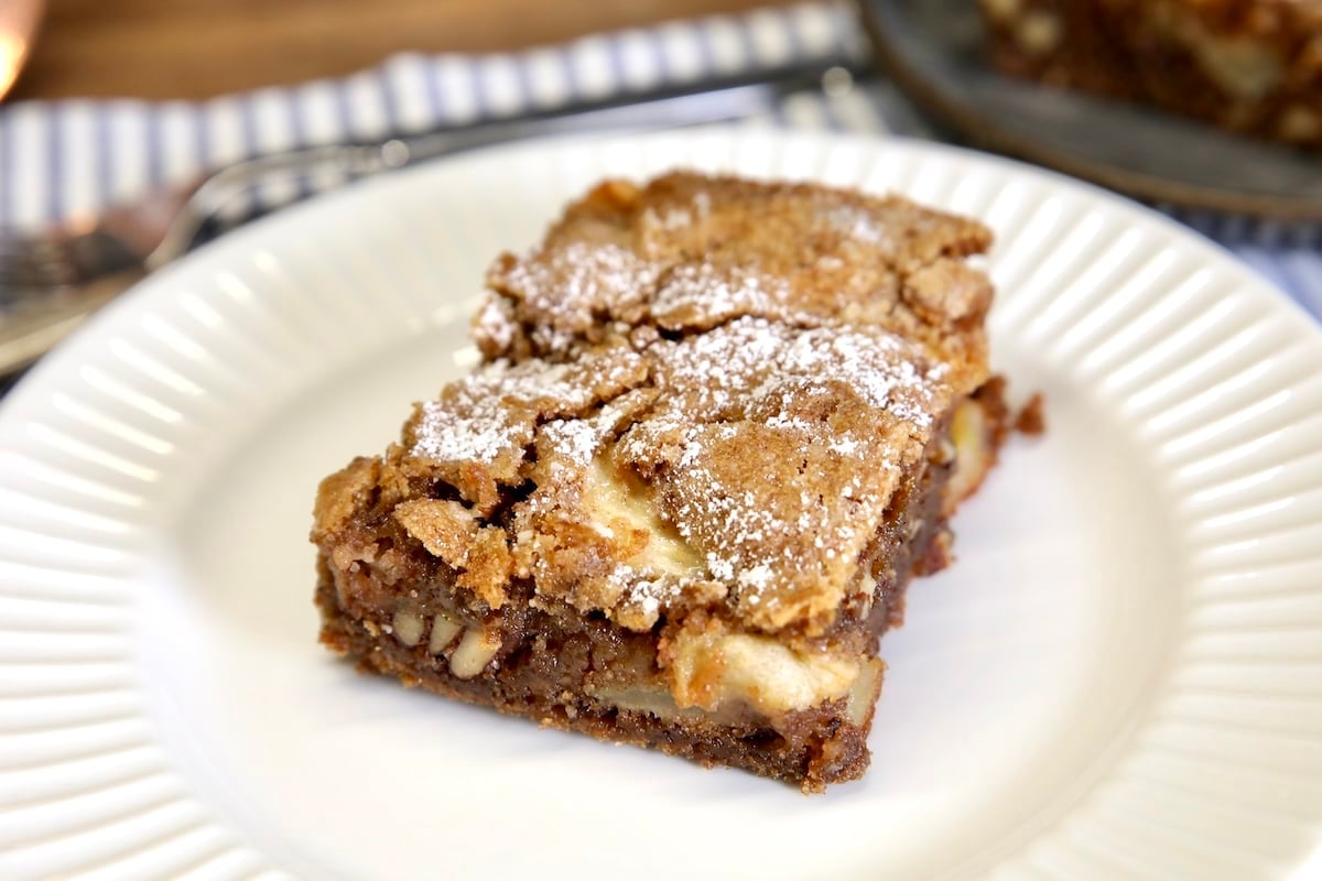 missnthekitchen's tweet photo. Apple Cake https://t.co/10uRDMbrwu via @YouTube https://t.co/gqdd8JwXr6