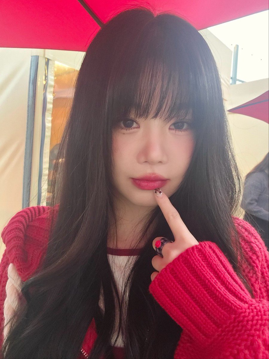 seooosoojin's tweet photo. i love this photo, soojin looks so adorable https://t.co/g4Nm6YTjE3