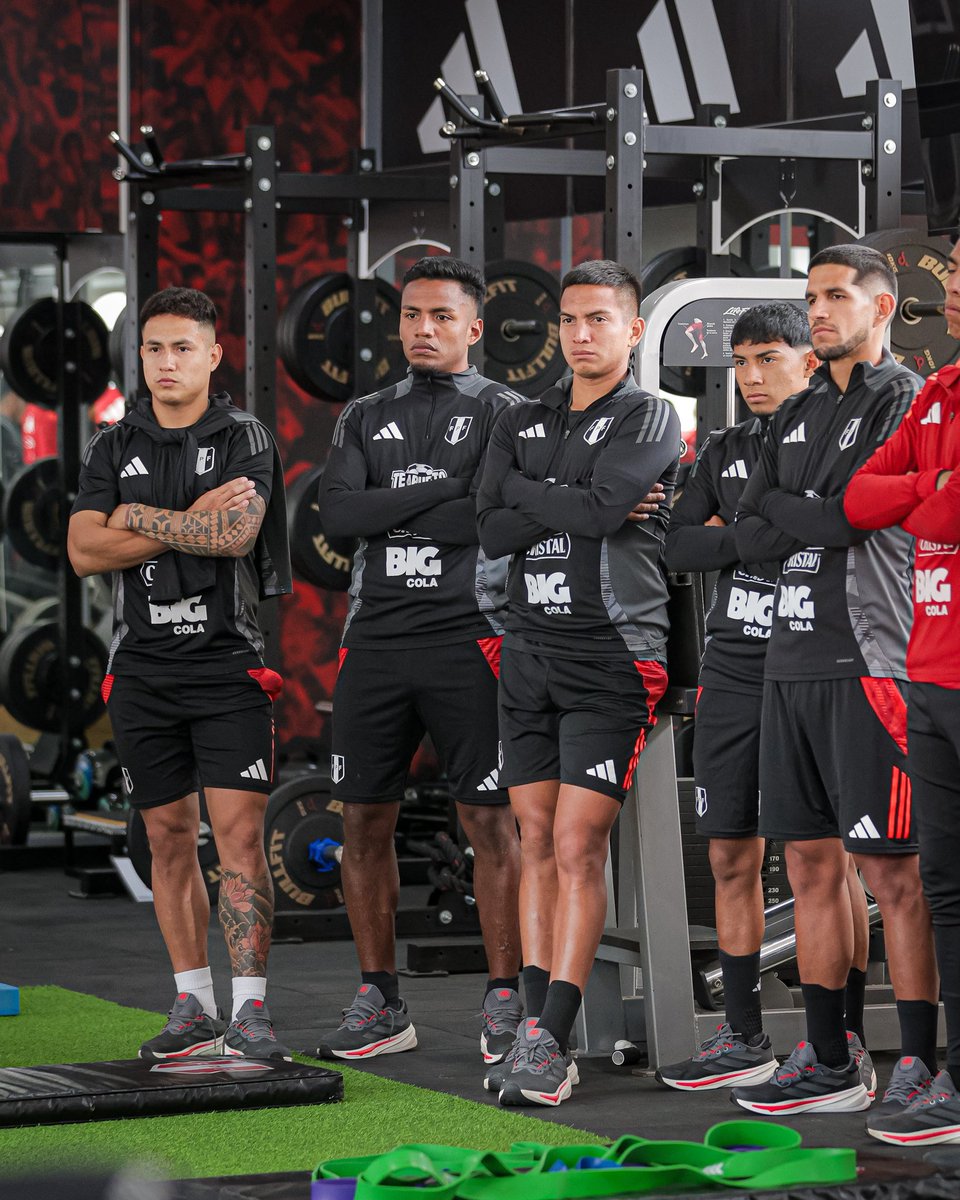 #ULTIMO 🚨 El vuelo a Francia que iba a trasladar a la selección peruana ha sido cancelado. Noticia en desarrollo... <a href="/ovacionweb/">Ovacion.pe</a>