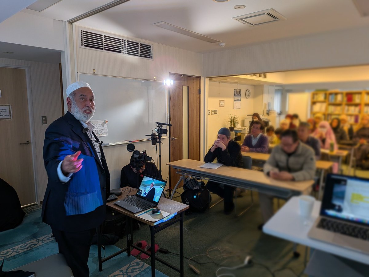 ２０２５年度「ウムラ巡礼🕋とマディーナ🕌訪問のための学習コース」

第二回目が11/9（土）、日本ムスリム協会で開催され、対面・オンライン合わせて約60名の参加がありました。

皆様の学びと巡礼が祝福にあふれたものになりますよう🤲