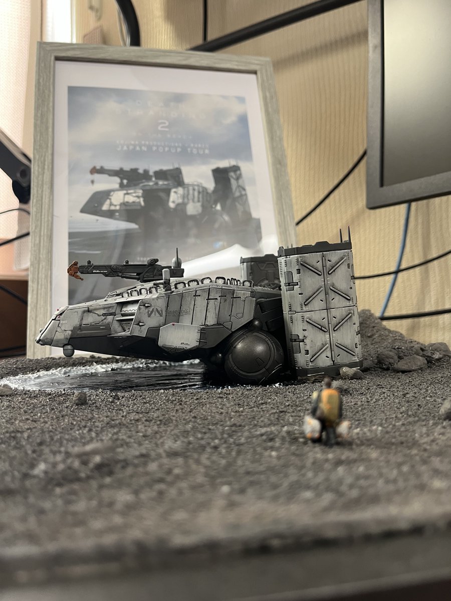 fflatman3372's tweet photo. DEATH STRANDING 6周年おめでとうございます🎊
発売初日から楽しまさせていただき、デススト2も含めて世界観にハマっています！
拙作ながらプラモデルの各展示会でもデスストおよびその世界観を広めていければと思います！！
#DeathStrandingDay
#DeathStranding 
#DeathStranding2 https://t.co/zxIjF7A7Ji