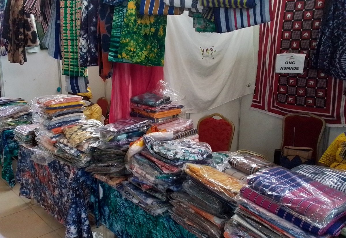 OngAsmade's tweet photo. Du 6 au 9 novembre 2025, les femmes formées par ASMADE présentent leurs créations en tissage et koko-dunda au Salon des banques &amp; PME de l’UEMOA (SIAO).
Un fruit du projet soutenu par #ManosUnidas pour l’autonomisation des femmes.
#BurkinaFaso https://t.co/RQSPPdbyf0