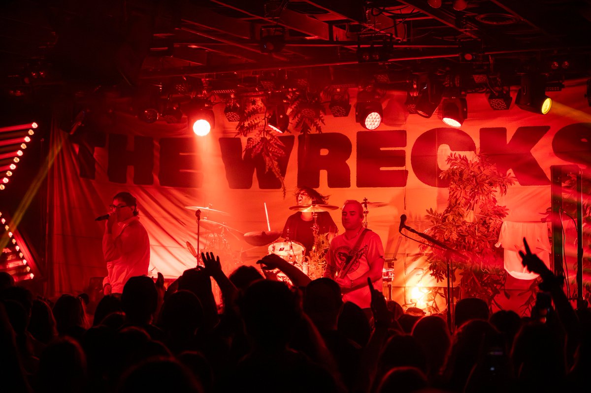 BlkSerpentPress's tweet photo. The Wrecks show New Jersey love at Asbury Park show 🤘❤
https://t.co/WPb30wNK98
📸: Jessica Xing https://t.co/eyNVZeeDQn