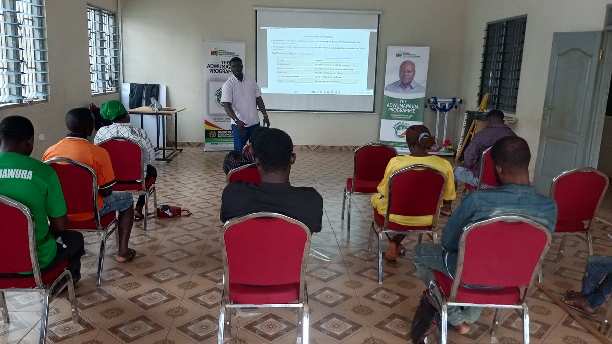 Kleisnetwork's tweet photo. Over the week, our Business Development Training has equipped entrepreneurs with tools to build, manage &amp; grow sustainable businesses. 💡

Innovation + Strategy + Confidence = Impact 🚀
#AdwumawuraProgramme #Entrepreneurship #BusinessGrowth https://t.co/FH5aDGhV1F