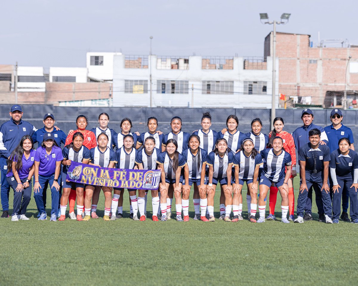¡𝐆𝐫𝐚𝐧 𝐭𝐫𝐢𝐮𝐧𝐟𝐨 𝐝𝐞 𝐧𝐮𝐞𝐬𝐭𝐫𝐚 𝐬𝐮𝐛-𝟏𝟖! 🙌🏾💙

Nuestras blanquiazules derrotaron a 5-0 a Universitario y se clasificaron a la final del Torneo Interclubes.

⚽️ Elsa Tapullima (2), Valeria Huamani, Fabiana Hernández y Reyna Sullcaray.

¡𝐀𝐑𝐑𝐈𝐁𝐀