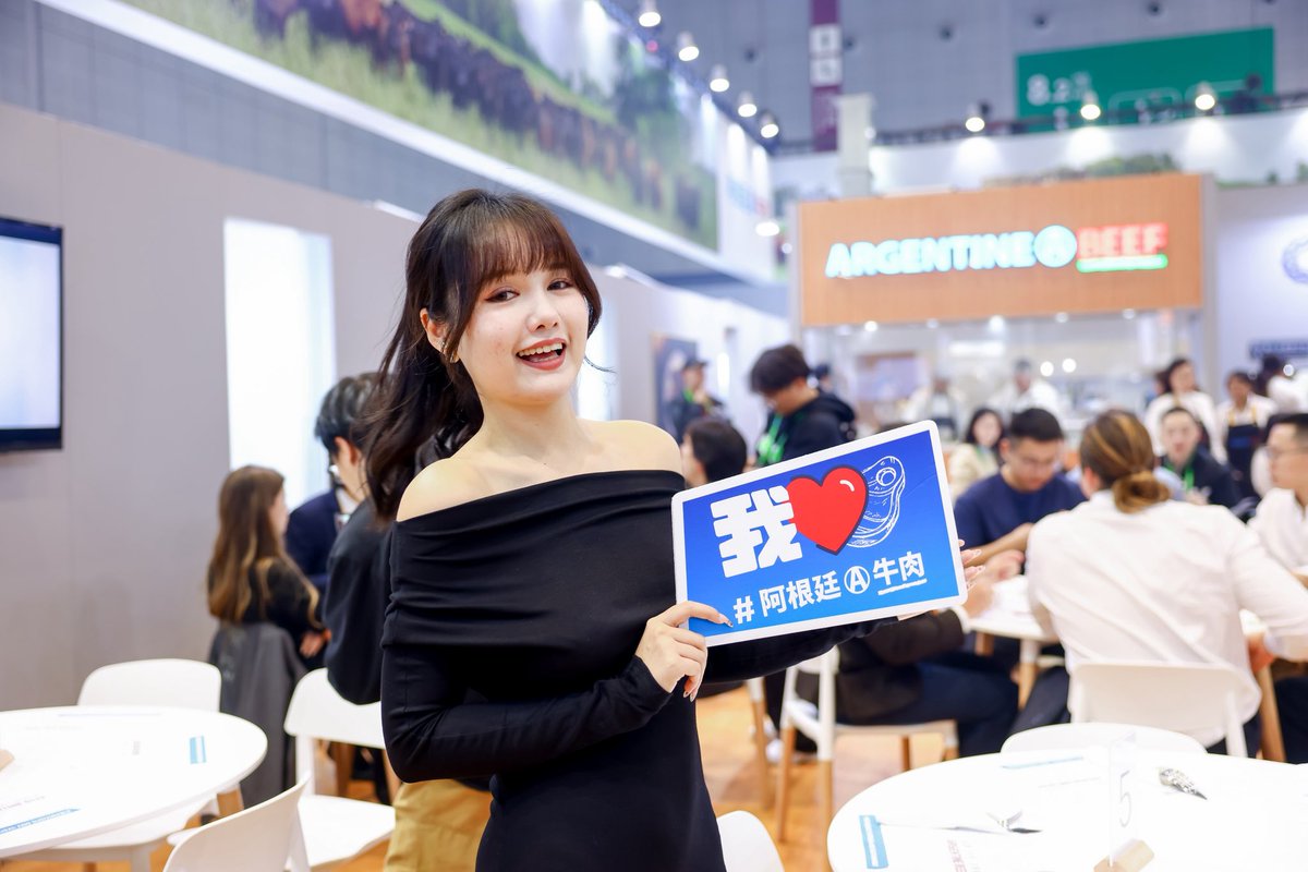 El IPCVA desplegó una estrategia de promoción digital y mediática en la feria CIIE organizada por el gobierno de China. Reconocidos creadores de contenido y periodistas experimentaron el sabor y la historia de la carne vacuna argentina. 
Leé más 👉 ipcva.com.ar/novedades/infl…

#ipcva