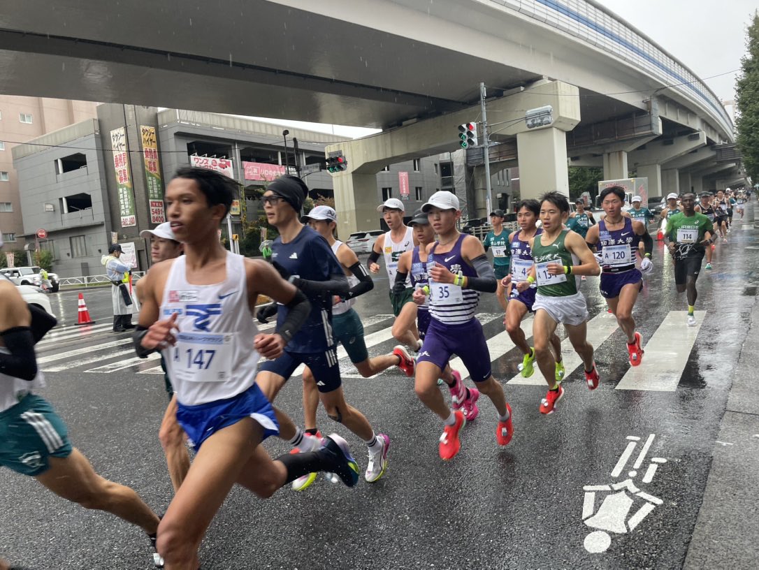 setagaya246half's tweet photo. ＼第１関門！／
この後ランナーは二子玉川駅に向かいます🏃💨
📌関門閉鎖時刻：8時53分
 
#setagaya246 #スポーツ #駒沢公園 https://t.co/7mtqlkYc7H