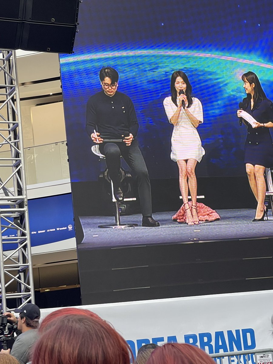 imo_eilla's tweet image. I’ve been a big fan of Ha Jiwon since ‘Secret Garden’ and seeing her irl was a dream come true! 🥹💖

#hajiwon 
#KBEE2025 #KBEEGLOBAL
#KBEENEWYORK