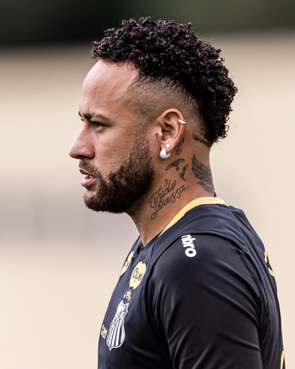 Eles riem de você, 10.

Eles estão te desrespeitando, 10.

Eles estão dizendo que você é pipoqueiro, 10.

Estão duvidando de você, 10.

Como você vai responder, 10?