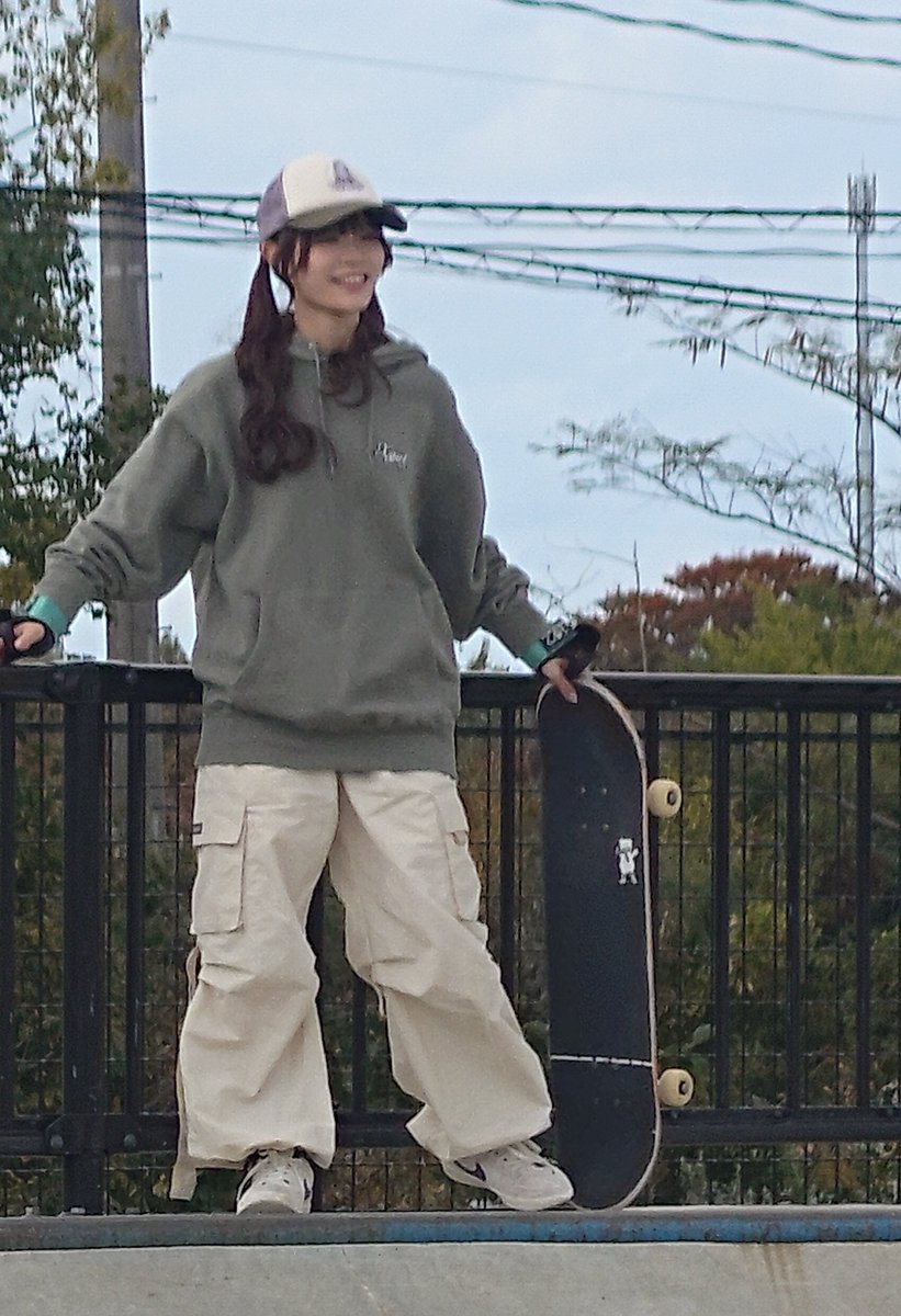 renamiNGT48's tweet image. 💞#AIRMANスケートパーク💞
AIRMANサンクスフェスタイベント
🪻2025年11月8日(土)🪻

ちょうど1年前と同じ感じのポーズをしていたので(⁠^⁠^⁠)
スケボー初めてから4年！

昨日はれいちゃんのスケボー姿が見れてほんとに良かった☺

#清司麗菜
#NGT48
#skatebord