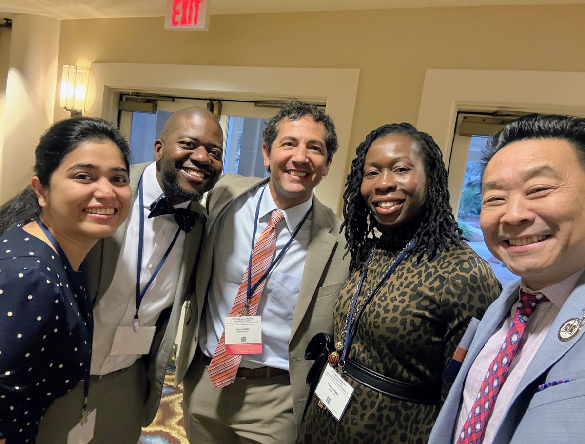 <a href="/HopkinsMedicine/">Johns Hopkins Medicine</a> students shining at <a href="/OfficialSTSA/">Southern Thoracic Surgical Association (STSA)</a>'s 72nd Annual Meeting!

Past, present, and future trainees mentored by <a href="/SteveYangMD/">Stephen</a> and <a href="/AhmetKilicMD/">Ahmet Kilic</a>