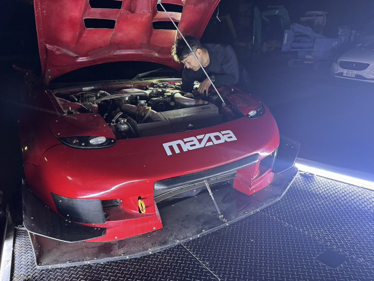 BIGWEST753's tweet photo. 相棒が一台増えた。
2JとSRとREか､､､あともう一台V8用のベースFDもある。
もうFDだけあればいい。
”命を乗せて走るんだ。1番好きな車で行くのが当然だろう” https://t.co/Rscdmb1FAe