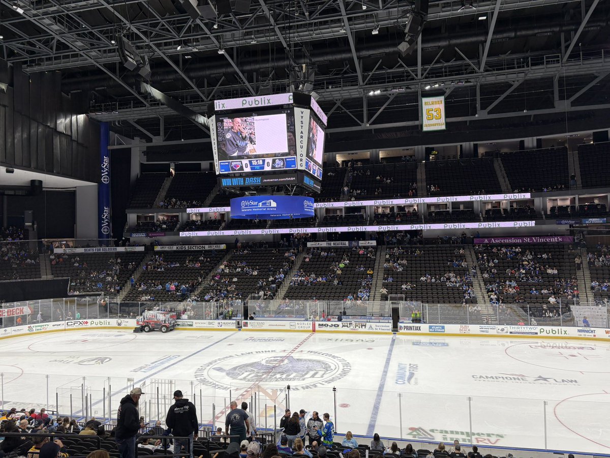 atedea's tweet photo. Hockey night with the fam… Bonus fair view from the arena https://t.co/0WNBf3a4Vq
