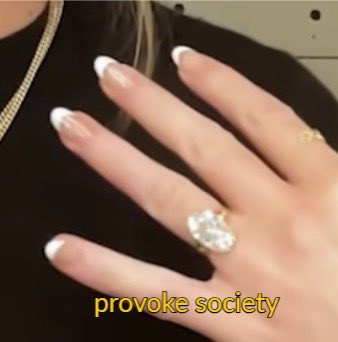 Vi un video de wi$h li$t tocada solo en piano y suena a entrada nupcial