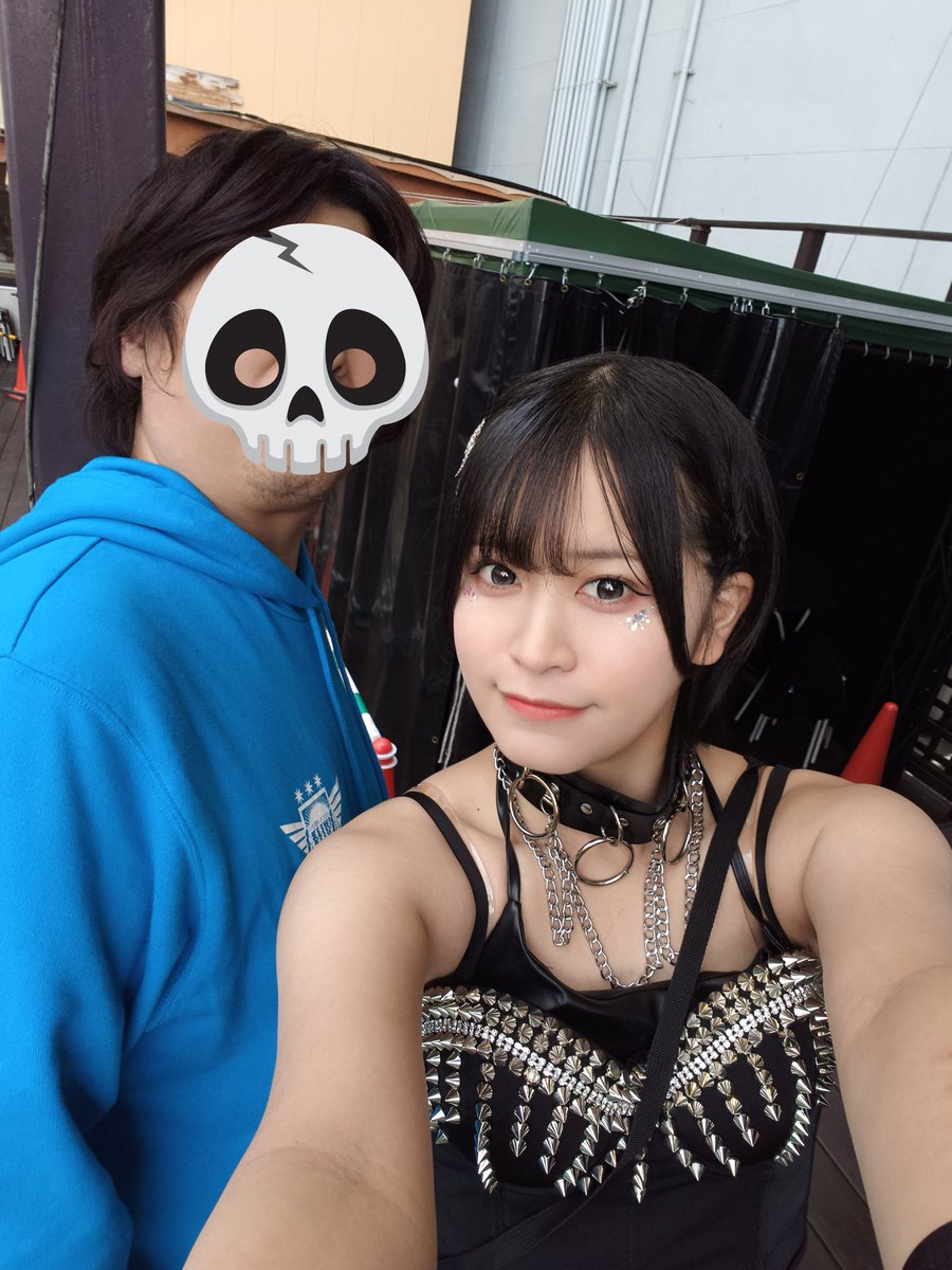 昨日の現場〜ψ(｀∇´)ψ
初めましての挨拶にデジショ撮って頂きました！！

＃えまにゃす　＃魔夜中保健室