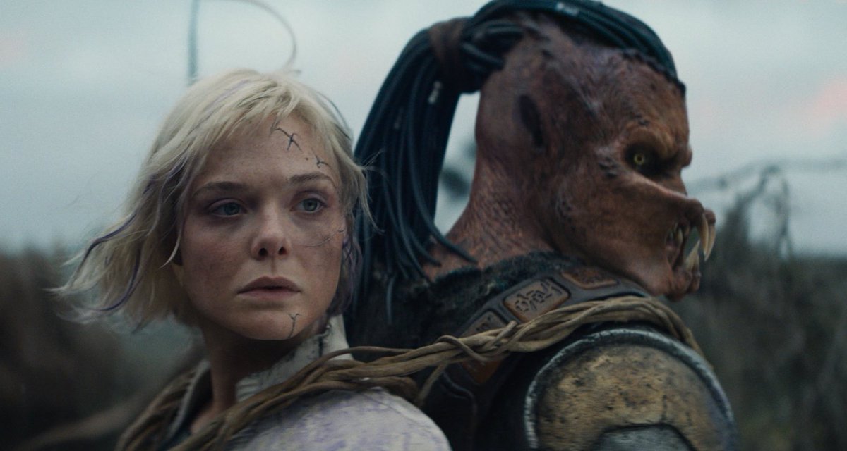 『プレデター：バッドランド』が、全米興行収入で予想を大きく上回る結果を見せている。木曜+金曜だけで1560万ドルを記録し、週末見込みは3700万ドルへと一気に上方修正。この数字はシリーズ史上最高のオープニングとなる。また、CinemaScoreではシリーズ初のA-を獲得した。過去最高は第1作＆第2作のB+