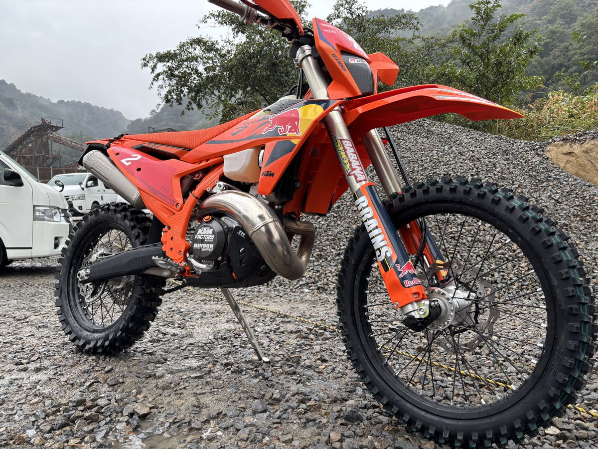koooota212's tweet photo. シコクベルグ会場到着🔥
俺のKTMかっこええ〜😜😜
#KTM
#KTMライサポ
#KTM岡山
#ベイシストオート
#iRCTIRE
#S3
#BABANASHOX
#BRAINSOIL
#MOTOCRUSADER https://t.co/Lcq3ZwHGj3