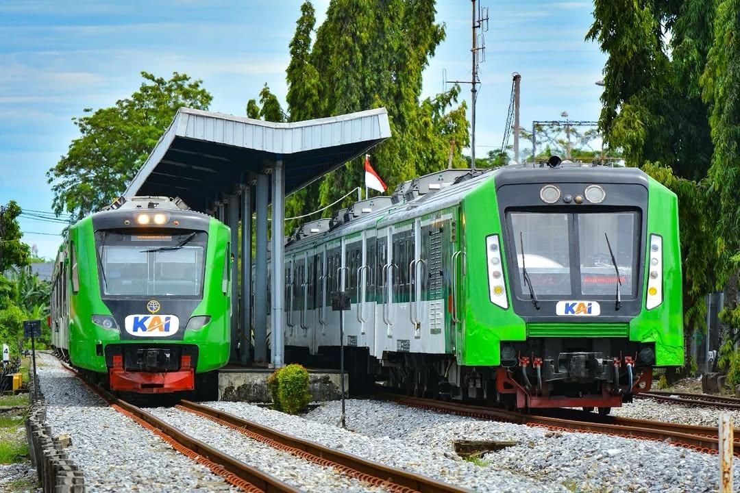 KAI121's tweet photo. Tak perlu mewah, yang penting terus bersama.
Kadang dunia tak sejalan, tapi keluarga selalu jadi tempat paling aman.
Harta bisa dicari, tahta bisa hilang, tapi cinta keluarga?
Tak pernah tergantikan! 🫂🫶

Selamat pagi, #SahabatKAI!

#KAI121

Support photo 🙏🏼: tetsudo_photograph (IG)
