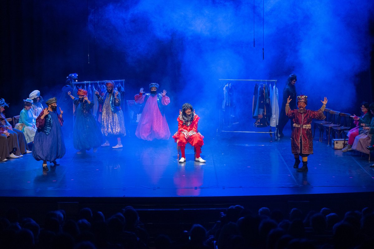 MireiaG_S's tweet photo. Gaudim de El Burgés Gentilhome d’Alquimistes dins del FITI al Teatre Sagarra, un projecte que fa de la cultura una eina d’inclusió i emoció. Recordem amb estima els que ja no hi són, sempre presents en l’ànima del festival. 💜 #SantaColoma #FITI https://t.co/NZA4A8mxuA