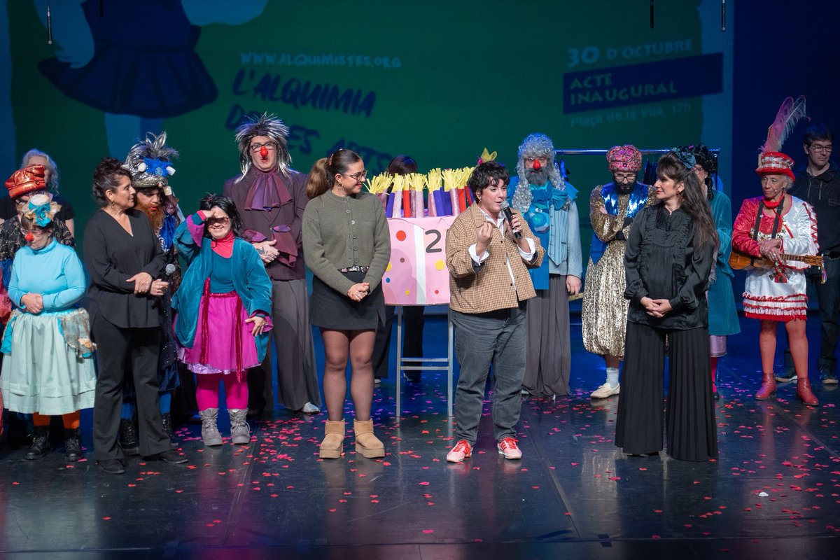 MireiaG_S's tweet photo. Gaudim de El Burgés Gentilhome d’Alquimistes dins del FITI al Teatre Sagarra, un projecte que fa de la cultura una eina d’inclusió i emoció. Recordem amb estima els que ja no hi són, sempre presents en l’ànima del festival. 💜 #SantaColoma #FITI https://t.co/NZA4A8mxuA